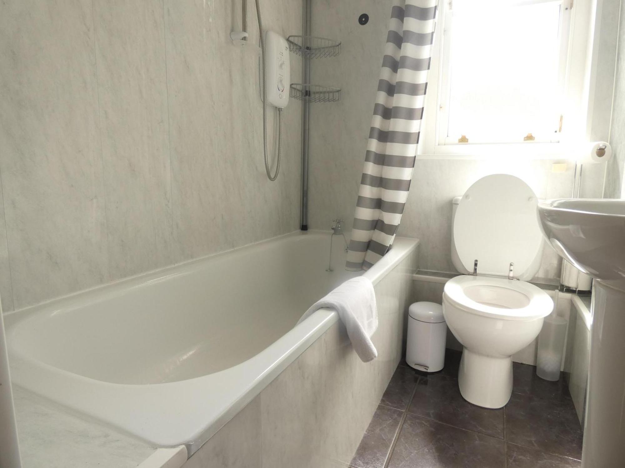 Central 2-Bed Flat In Edimburgo Esterno foto